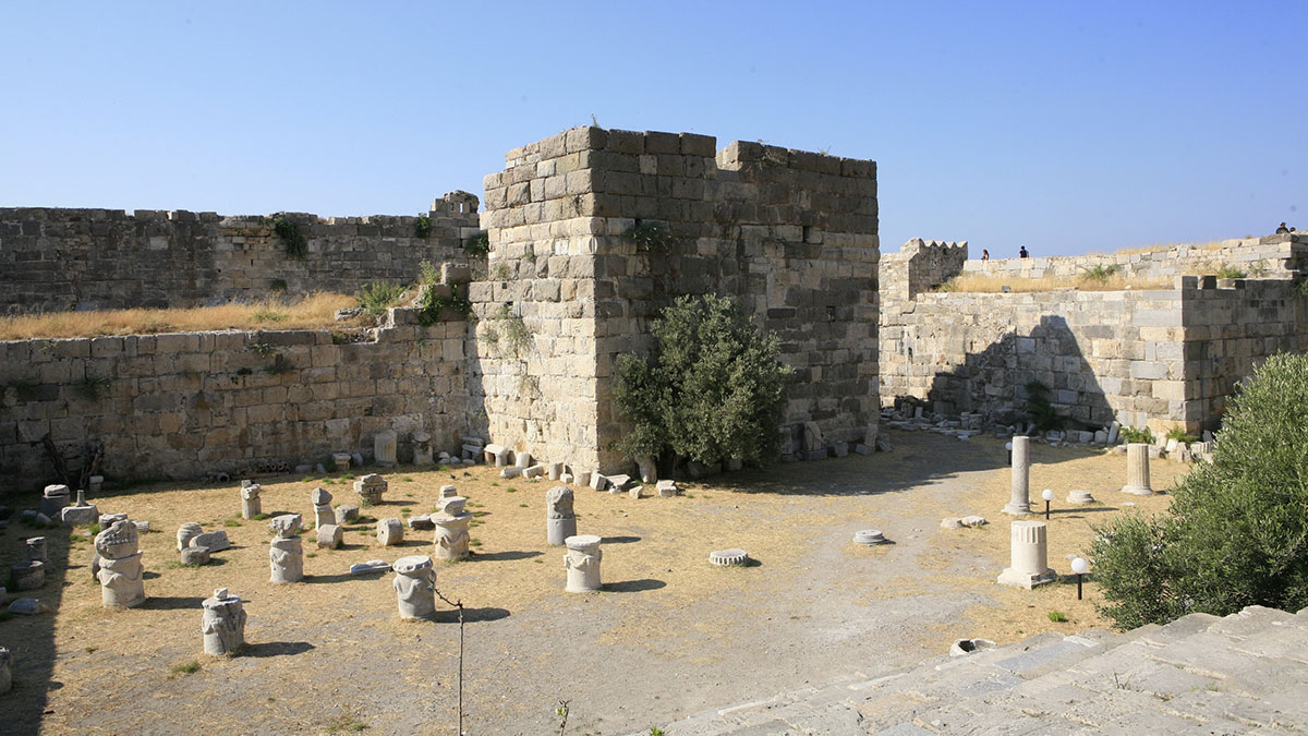 Руины замка рыцарей. Кос