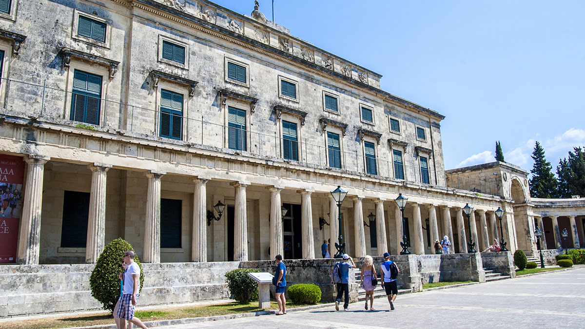 Дворец святых Михаила и Георгия