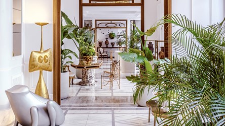 14163_09-captivating-entrance-in-the-heart-of-athens-with-charming-historic-details.jpg