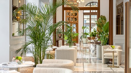14163_18-captivating-entrance-yet-warm-and-inviting-space.jpg
