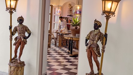 2549_16-antica-taverna-rithy-at-creta-palace.jpg