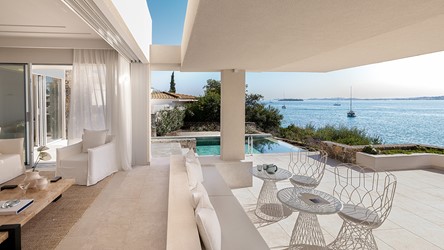 2782_07-premium-waterfront-villas-with-private-pool.jpg