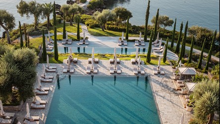 2782_19-the-resorts-centerpiece-is-the-grand-pool.jpg