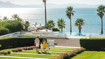 3088_02-mandola-rosa-a-beachfront-residence-conjures-the-glamour-of-bygone-eras.jpg