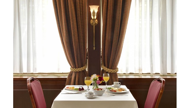 Titania Hotel, Афины