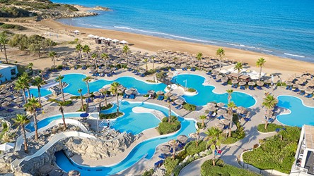3669_02-Z120_Olympia-Oasis-2km-of-sandy-beach-ideal-for-children-and-endless-pools.jpg