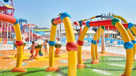 3669_02-Z320_Spary-Action,-A-fun-place-with-aqua-spray-games.jpg