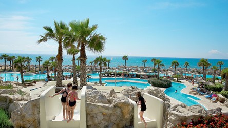 3684_06-The-waterslides-with-Lazy-River-and-adventure-pools-are-an-absolute-highlight-for-kids.jpg