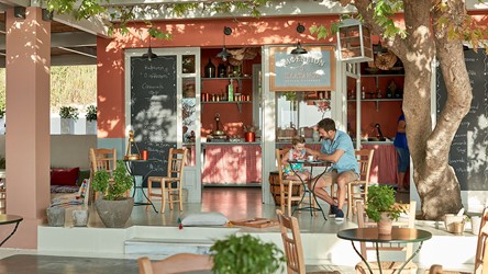 3684_08-Oasis-on-the-Beach-Kafeneion.jpg