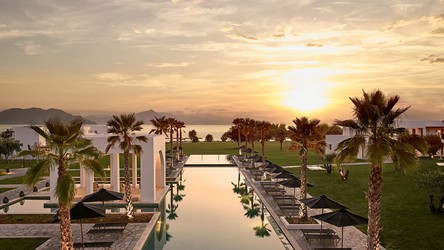 4036_01-Spectacular-Views-Of-The-Sunset-By-The-Pool.jpg