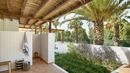 4036_18-External-Shower.jpg