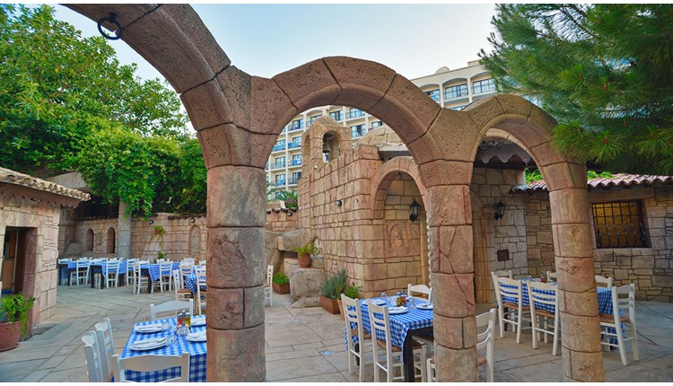 The Golden Bay Beach Hotel, Кипр