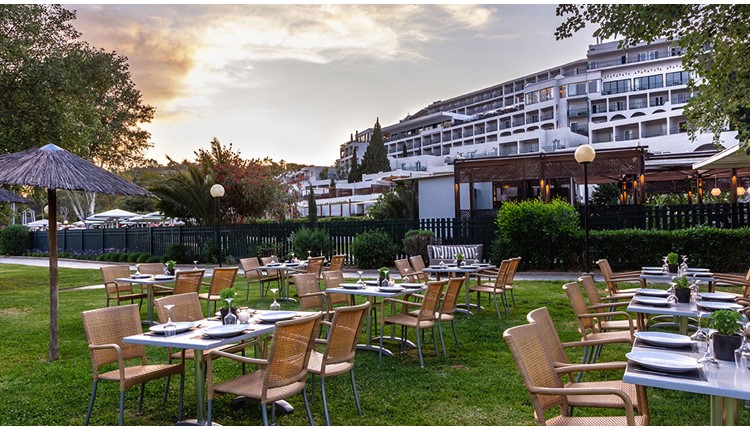 Zeus Dolce Athens, Афины