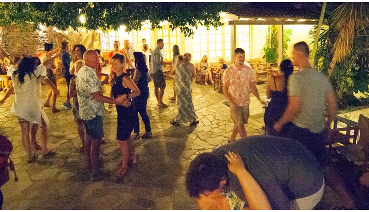 Elpida Village, Крит