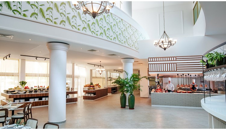 Louis Imperial Beach, Кипр