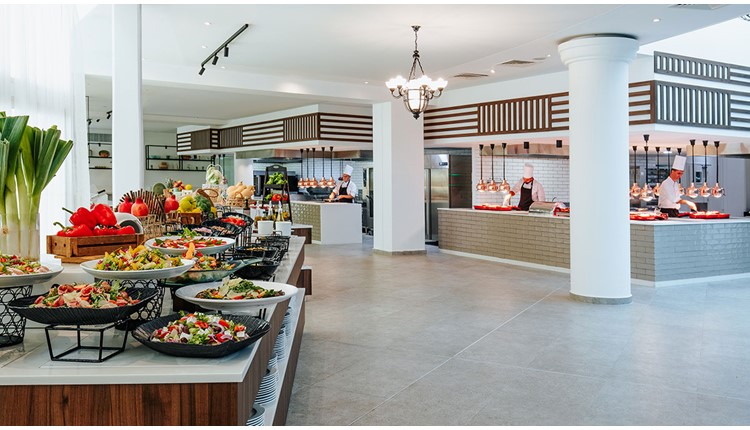 Louis Imperial Beach, Кипр