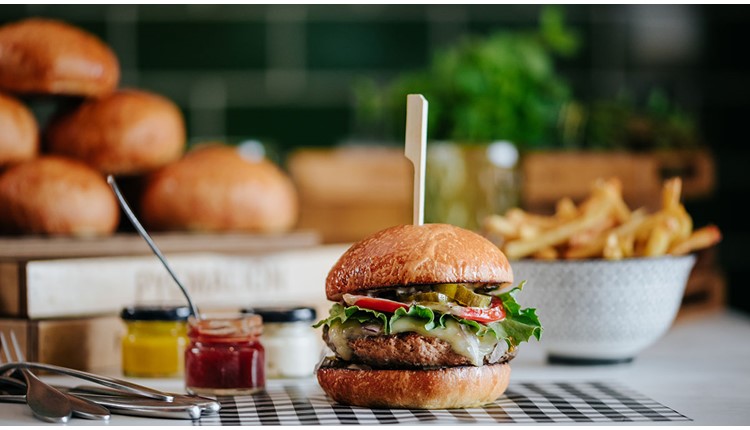 Louis Imperial Beach, Кипр