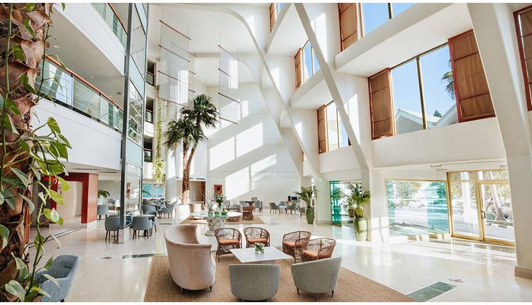 Louis Imperial Beach, Кипр