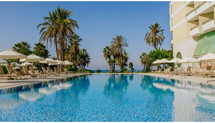 Louis Imperial Beach, Кипр