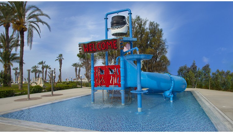 Louis Imperial Beach, Кипр