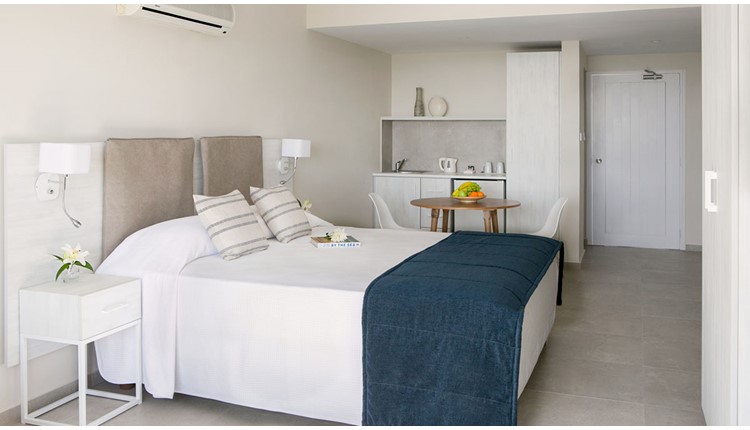 Louis Paphos Breeze - NR , Кипр