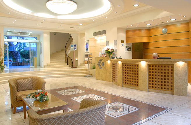 Palmyra Beach Hotel, Афины