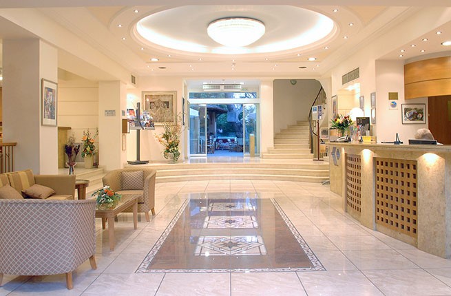 Palmyra Beach Hotel, Афины