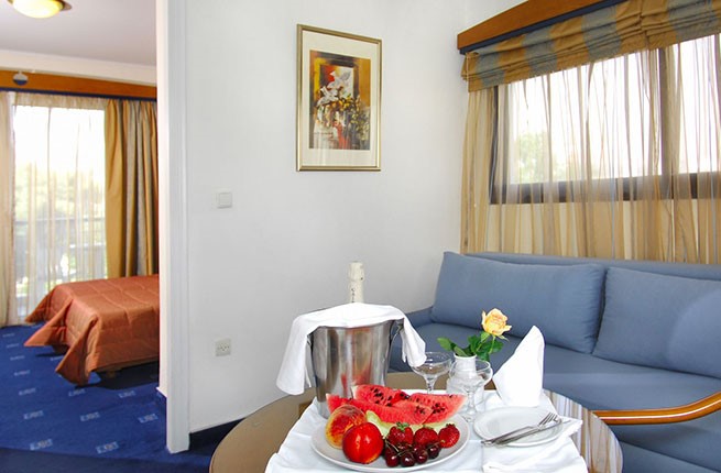 Palmyra Beach Hotel, Афины