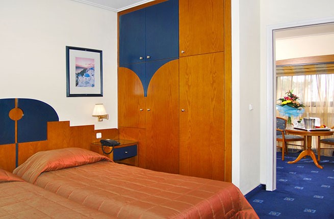 Palmyra Beach Hotel, Афины