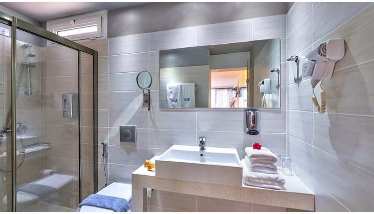 Happy Days - NR, Крит