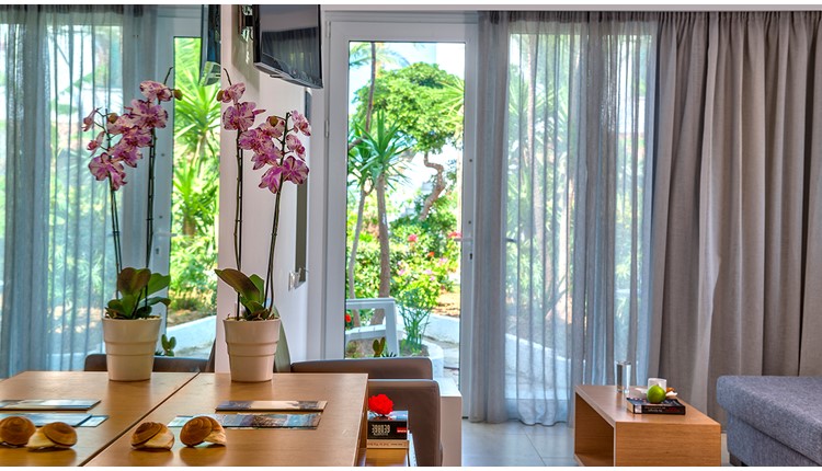 Happy Days - NR, Крит