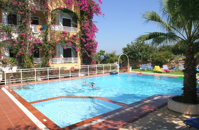 Iliostasi Beach Apartments - NR, Крит
