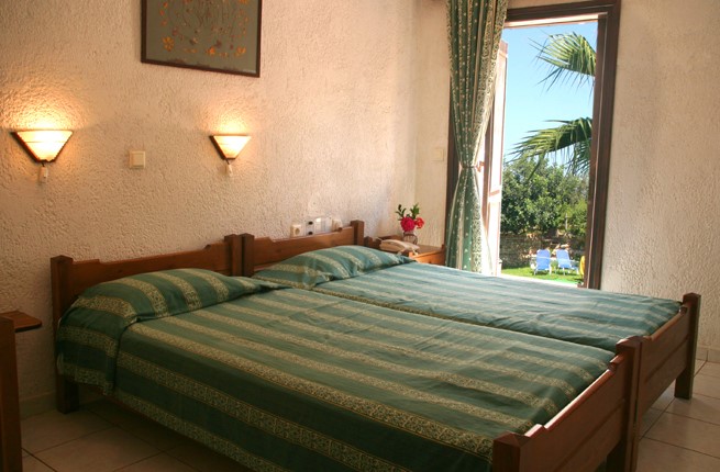 Iliostasi Beach Apartments - NR, Крит