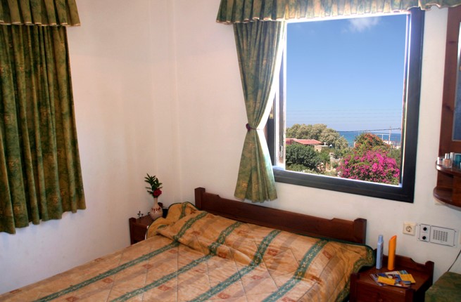 Iliostasi Beach Apartments - NR, Крит