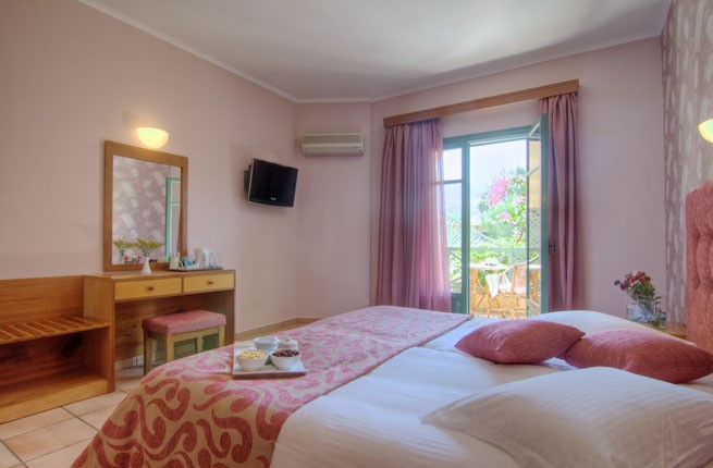 Solimar Ruby & Ruby Royal, Крит