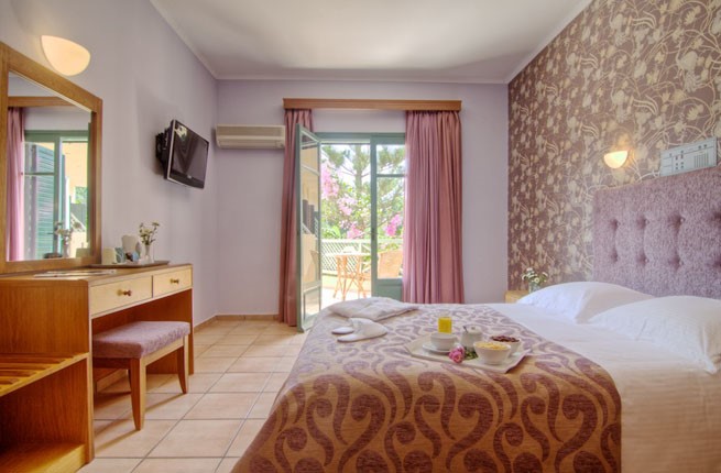 Solimar Ruby & Ruby Royal, Крит