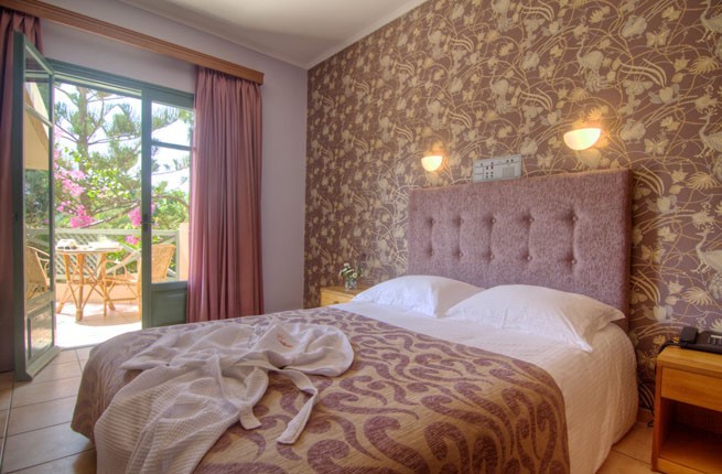 Solimar Ruby & Ruby Royal, Крит