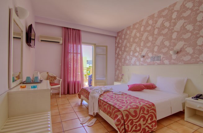 Solimar Ruby & Ruby Royal, Крит