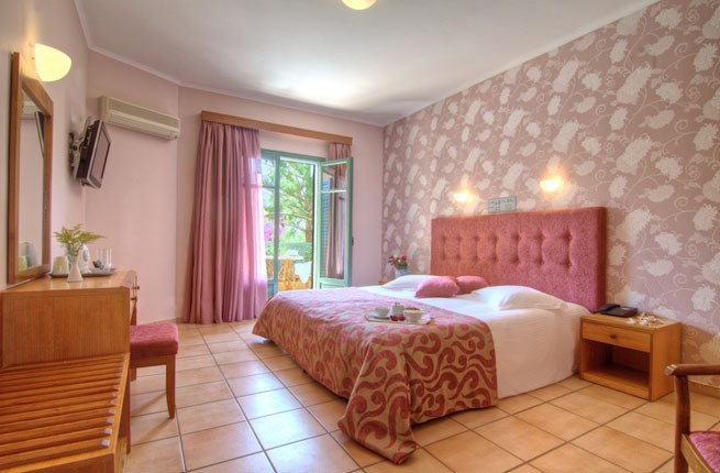 Solimar Ruby & Ruby Royal, Крит