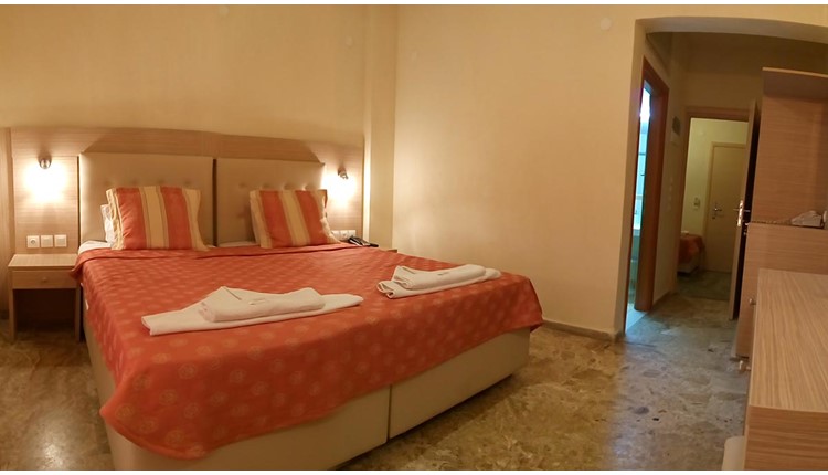 Thalia Deco, Крит