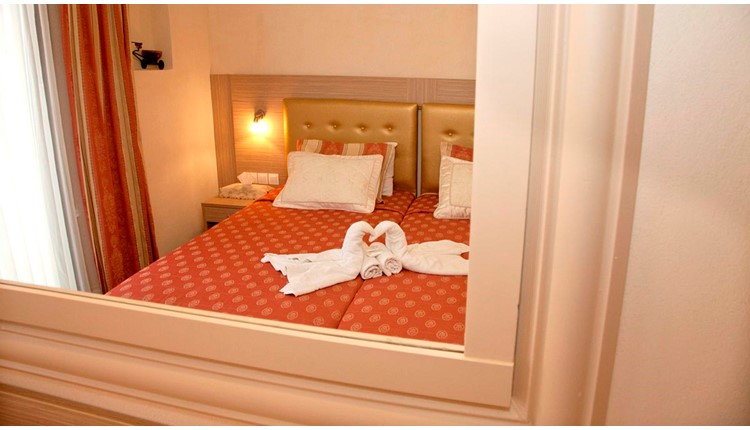 Thalia Deco, Крит