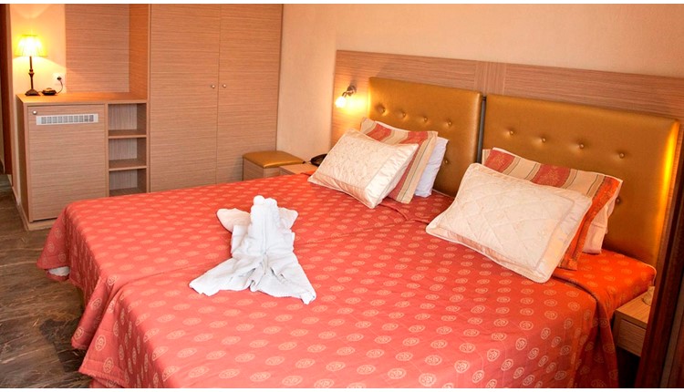 Thalia Deco, Крит