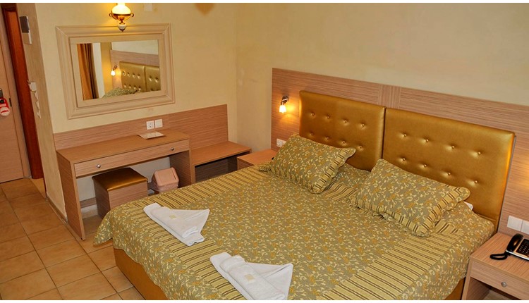 Thalia Deco, Крит