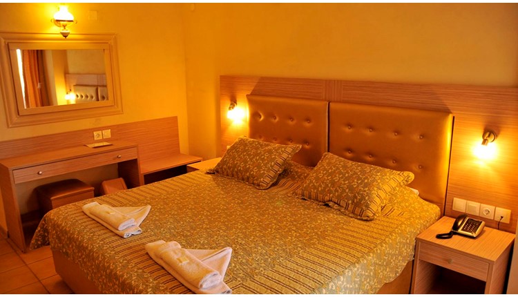 Thalia Deco, Крит