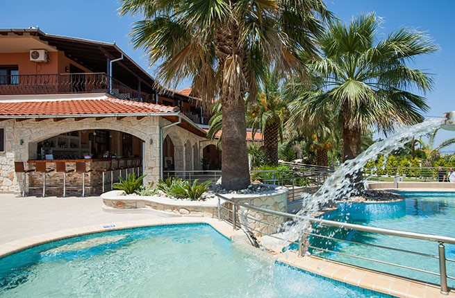 Anna Maria Paradise , Халкидики