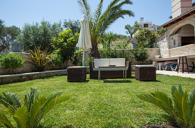 Anna Maria Paradise , Халкидики