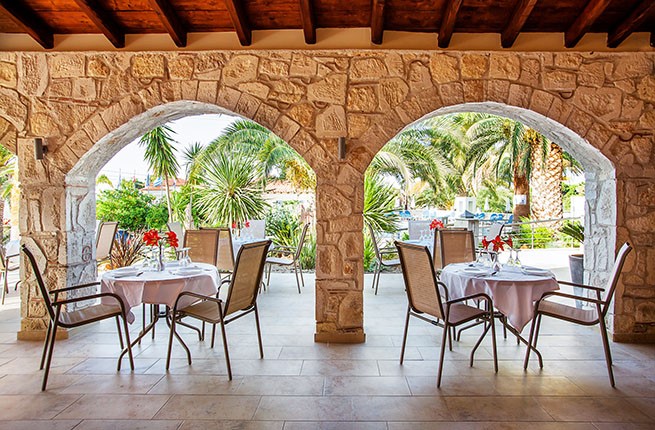 Anna Maria Paradise , Халкидики