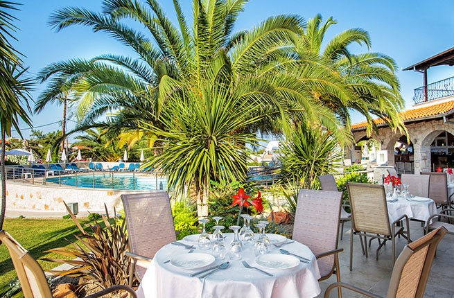 Anna Maria Paradise , Халкидики