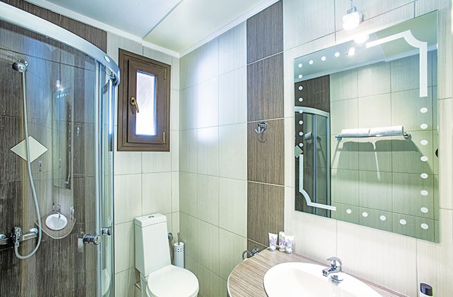 Anna Maria Paradise , Халкидики