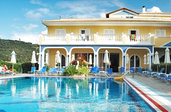 Petros Hotel - NR, Закинф